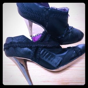 EUC!! Beverly Feldman Leather& Ribbon Booties 🤩